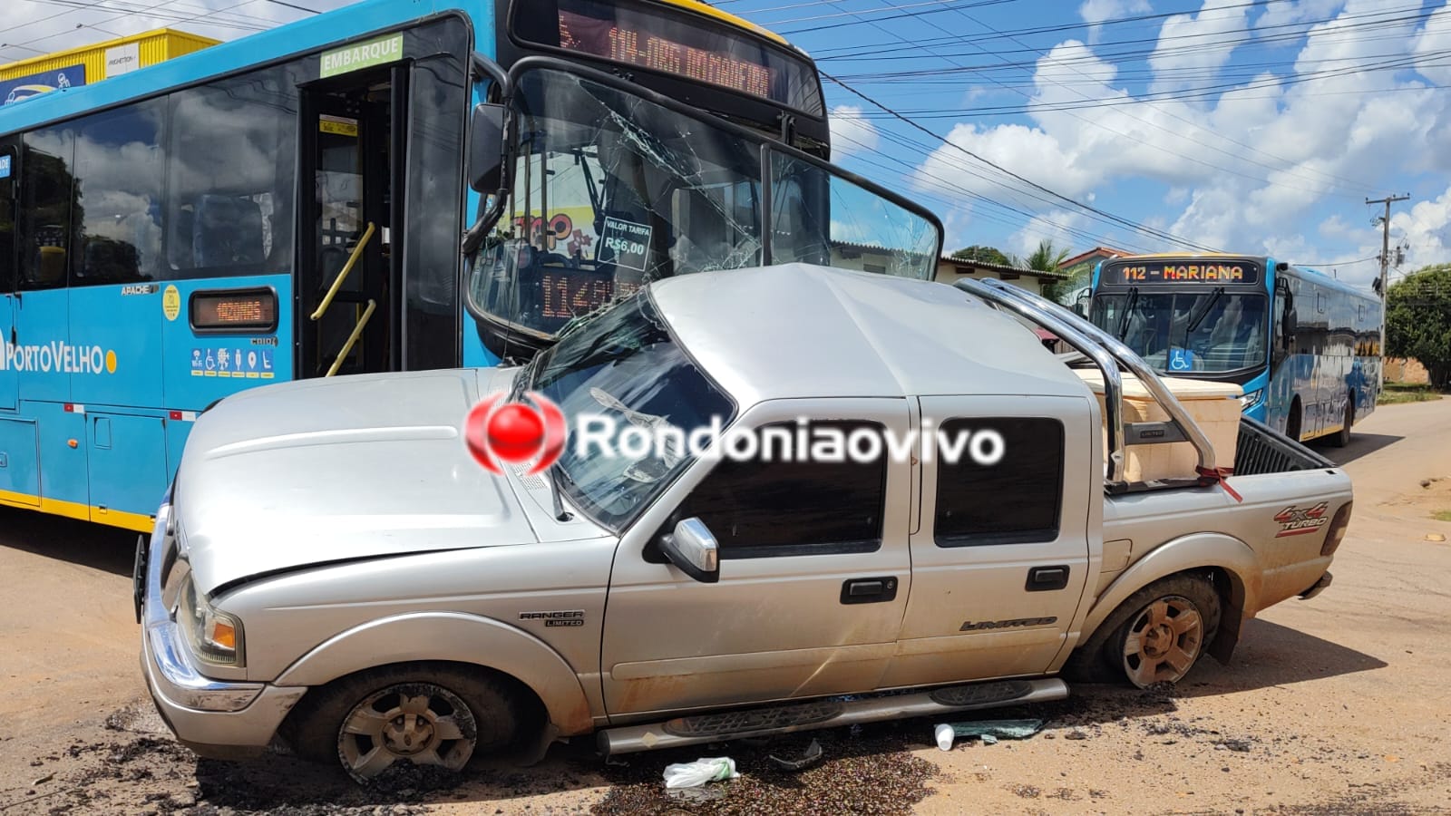 URGENTE: Gravíssimo acidente entre ônibus e caminhonete na Raimundo Cantuária
