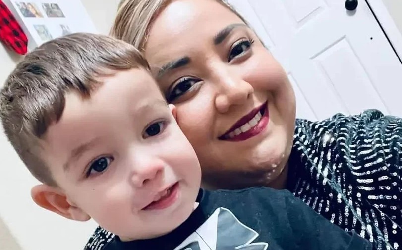 TRÁGICO: Mãe obriga filho de 3 anos a se despedir do pai antes de atirar contra ele
