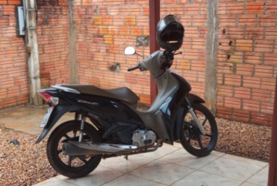 PÂNICO: Bandidos ameaçam matar mulher a tiros e roubam motocicleta