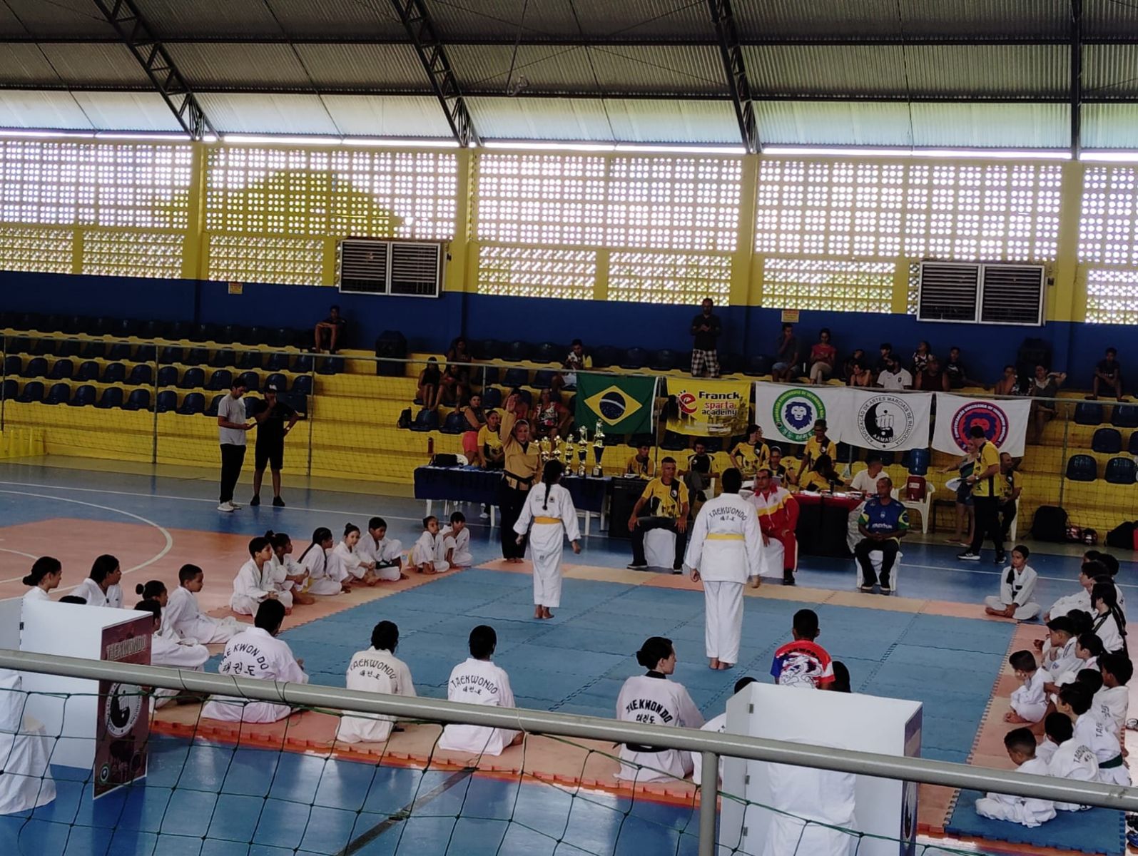 NO TOPO: Equipe de taekwondo da Prefeitura de Porto Velho 1º lugar na Taça Cidade