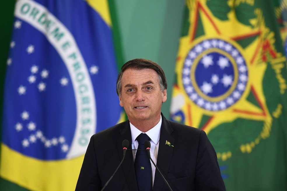 RETORNO: Bolsonaro assina MP que permite a contratação de ex-servidores para o INSS