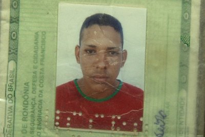 Polícia prende jovem com quase meio quilo de maconha
