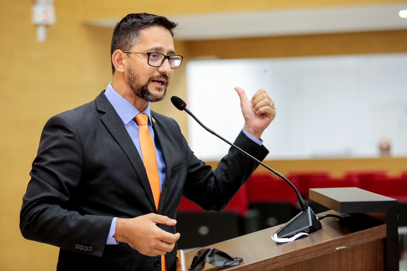 ANDERSON PEREIRA: Lei de deputado obriga supermercados e similares a higienizar carrinhos 