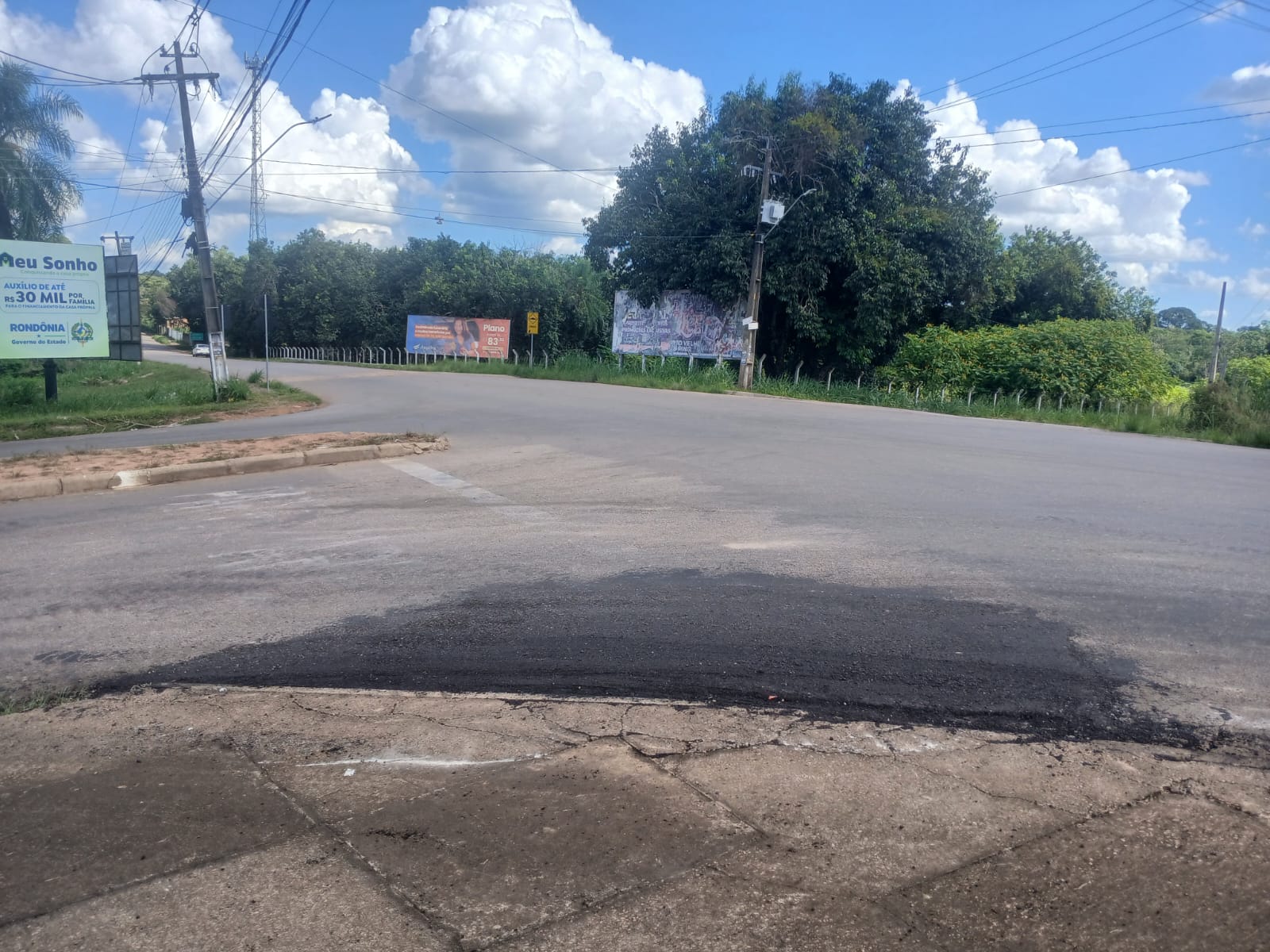 GEDEÃO NEGREIROS: Vereador pede e gestão Léo Moraes executa tapa-buracos em cruzamento no Centro