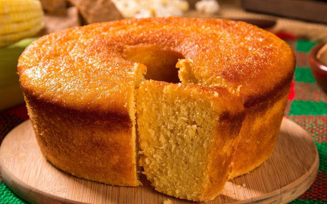 CREMOSO E SEM FARINHA:  Receita de bolo de fubá para fazer hoje mesmo 