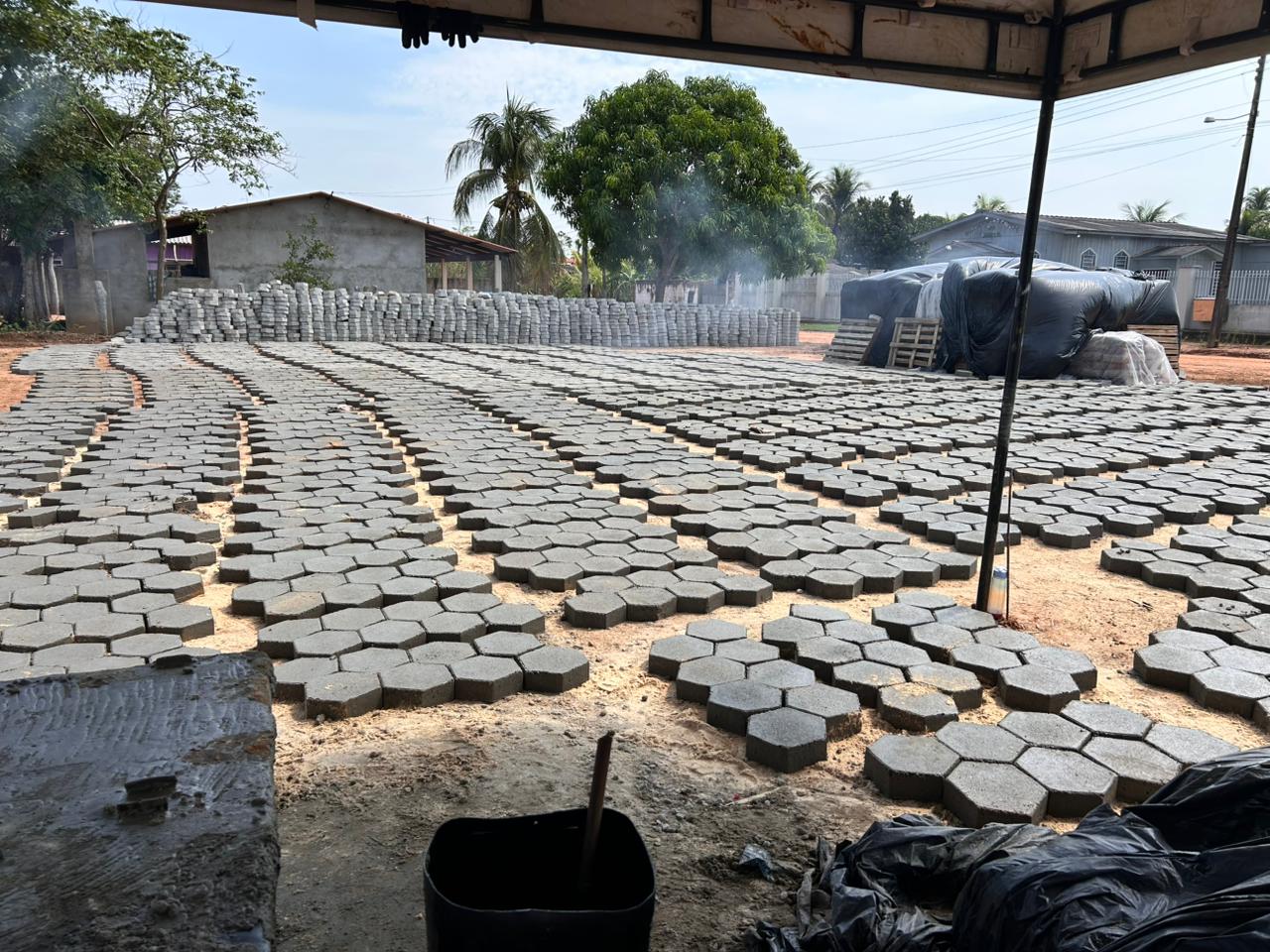 EM CHUPINGUAIA: Chrisóstomo garante recurso e pavimentação começa no distrito de Boa Esperança