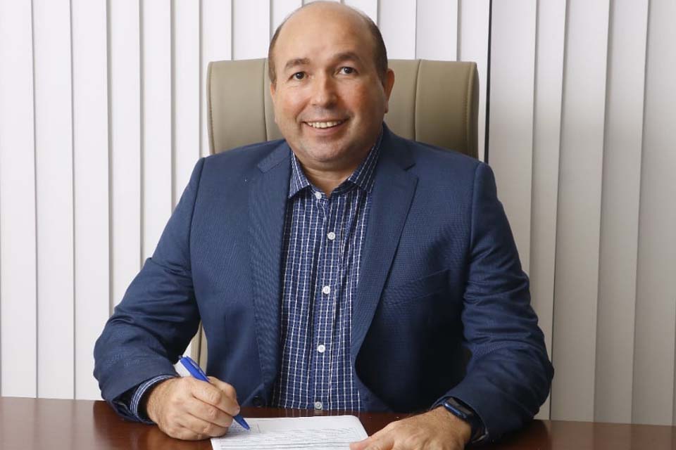 EDWILSON NEGREIROS: Vereador solicita e prefeitura faz operação tapa-buraco em ruas da capital