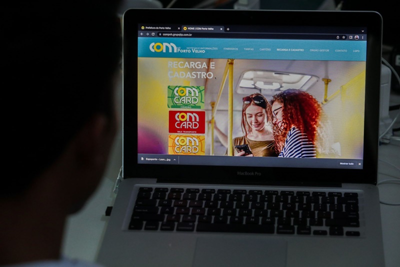 TRANSPORTE COLETIVO: Usuários podem recarregar o cartão ComCard on-line