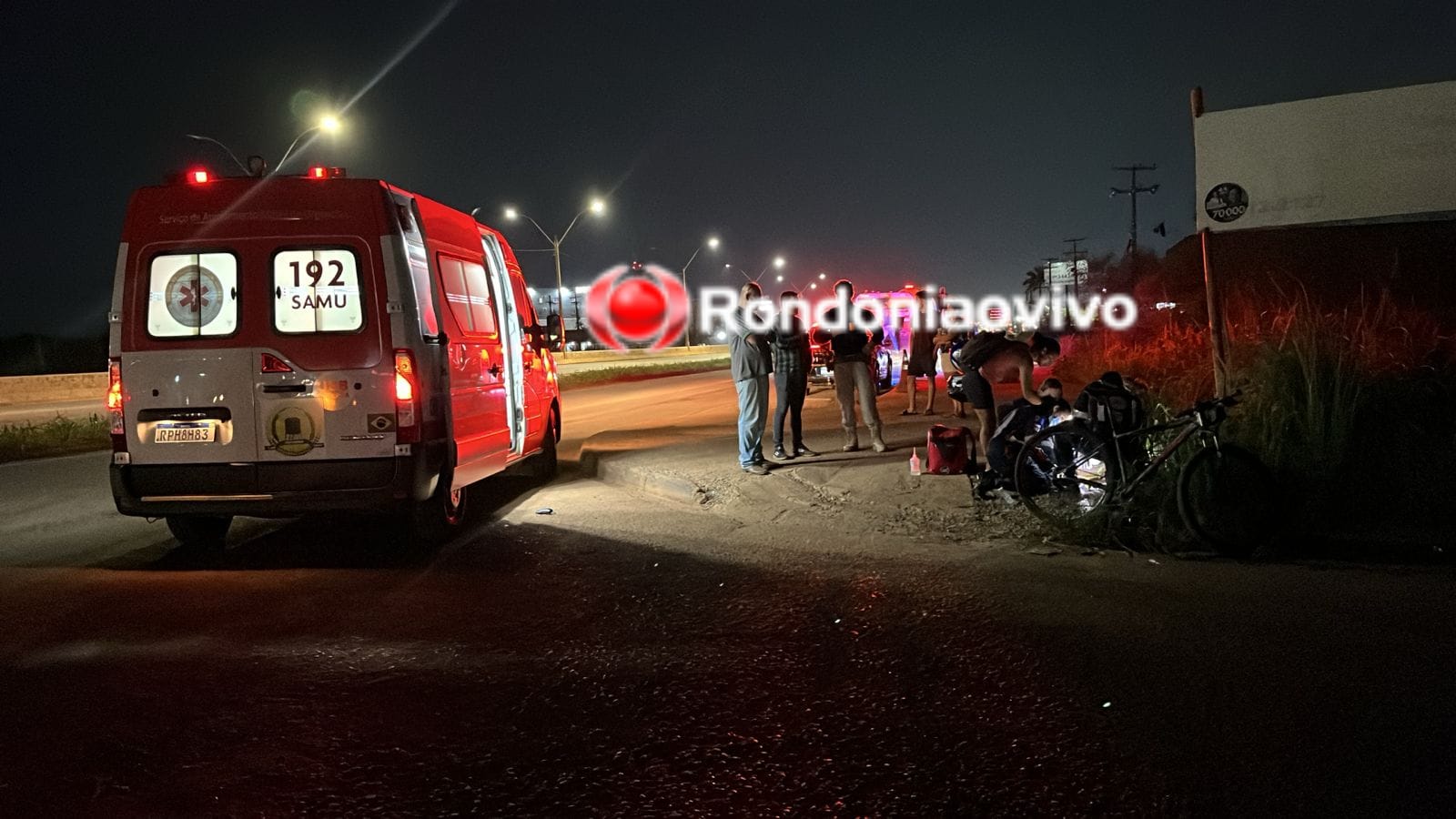 RUA DA BEIRA: Acidente envolvendo caminhão e moto deixa casal ferido 