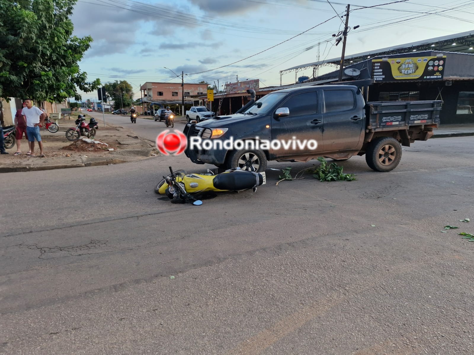 PASSOU DIRETO: Motorista de caminhonete avança preferencial e causa grave acidente 