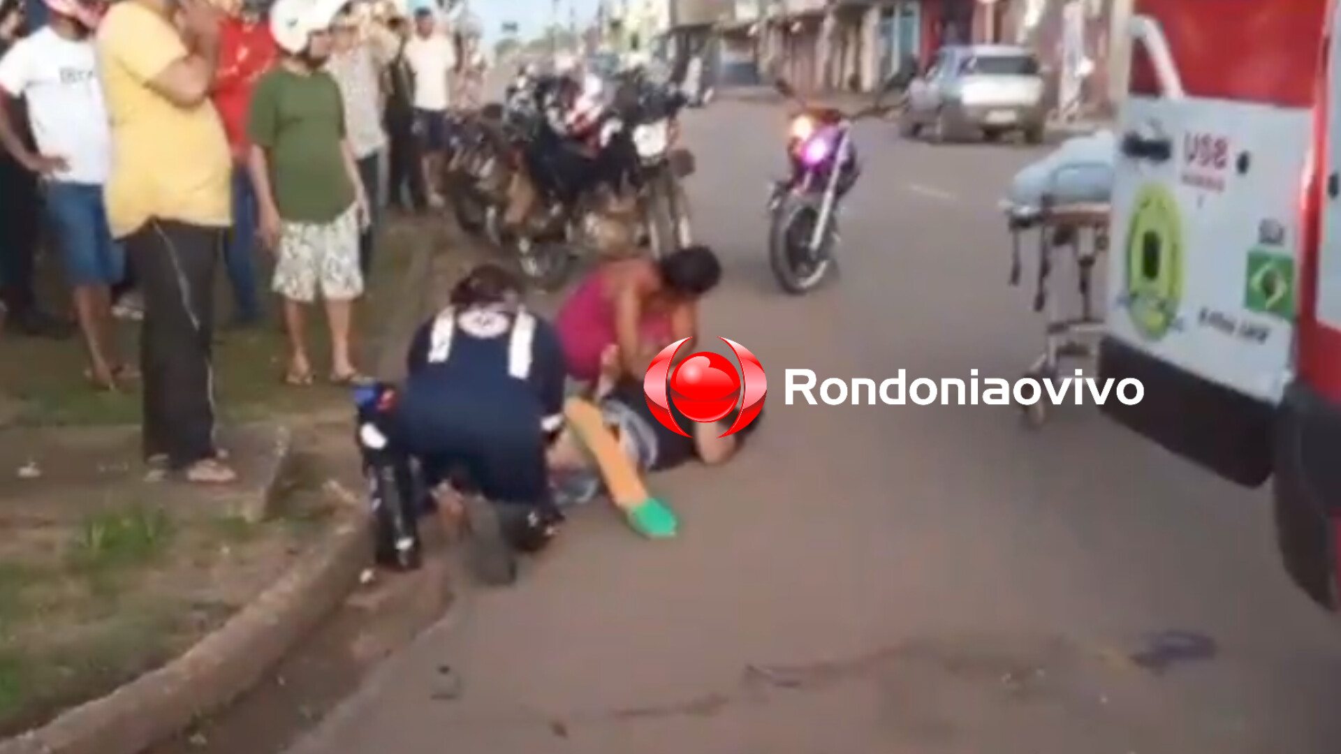 NA UNIÃO: Motociclista tem fratura exposta na perna após forte colisão 