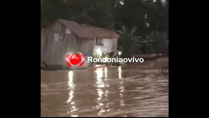 FUGIU: Balsa de empresa destrói embarcações no rio Madeira - VÍDEO 