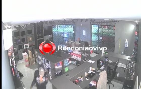 VÍDEO: Criminoso invade loja de eletrônicos para furtar notebooks e dinheiro 