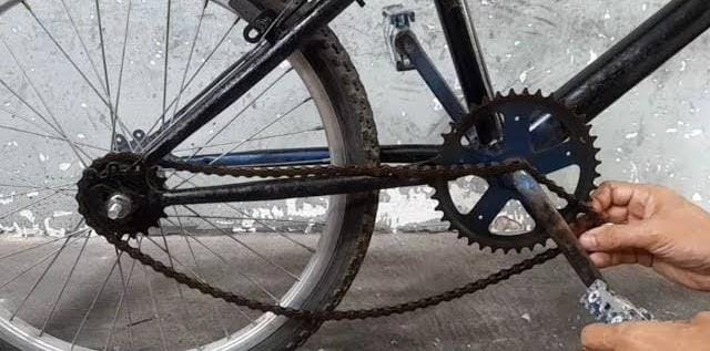 ASSALTO FRUSTRADO: Casal de adolescentes é detido após roubar jovem e na fuga corrente cair