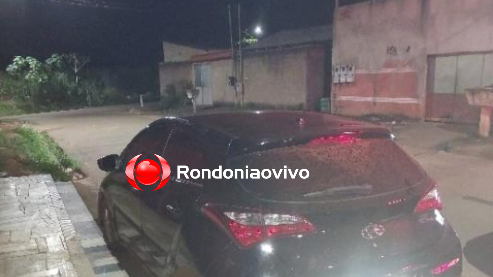 TRIO ENCAPUZADO: Casal é mantido refém durante roubo de carro, dinheiro e vários objetos em casa