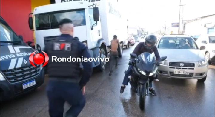 VÍDEO: Acusado de matar 'Nego Boy' pula de camburão da PM, mas não escapa da cadeia 