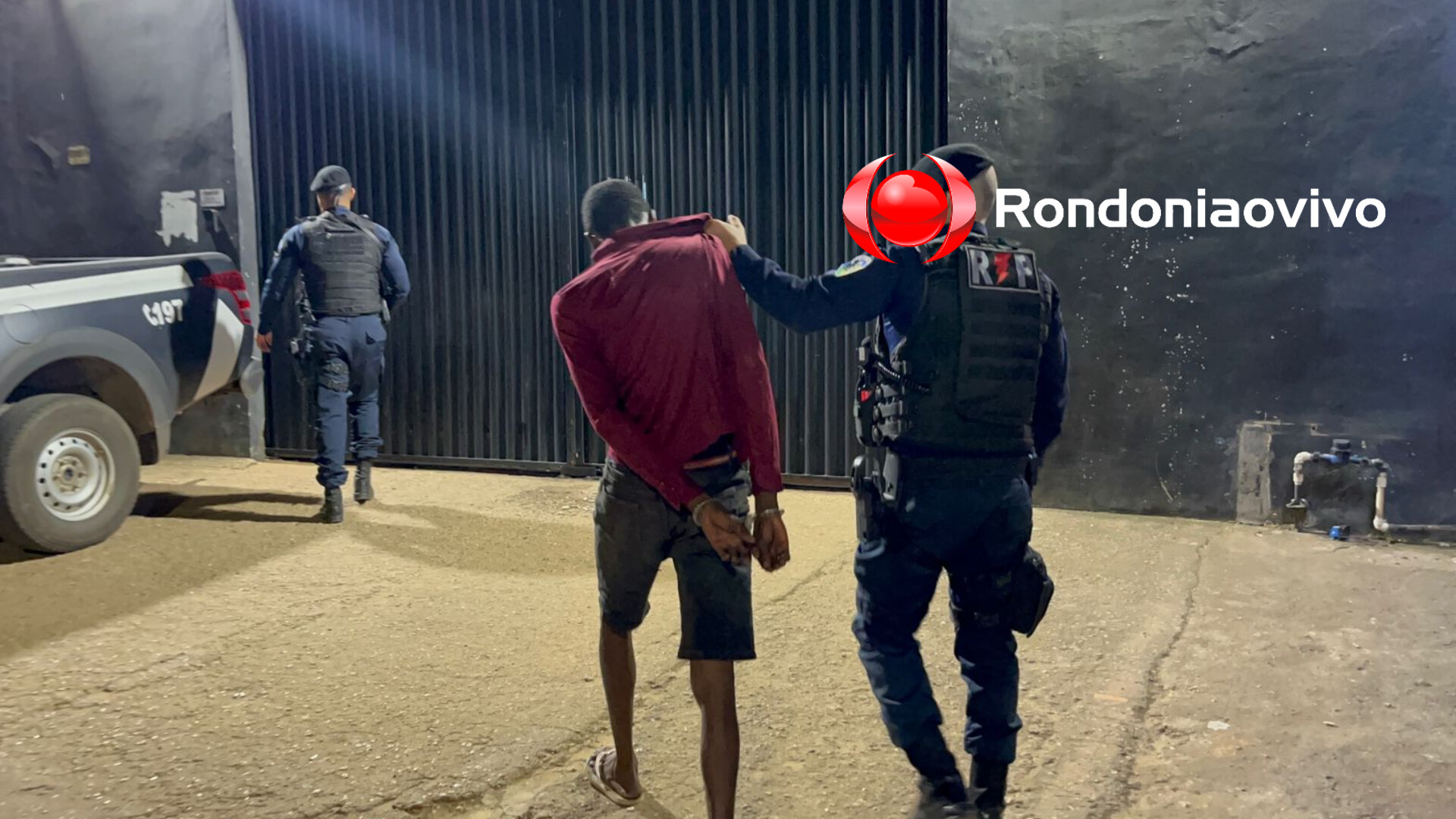 NO APONIÃ: Após denúncia de foragido em poliesportivo, PM prende homem acusado de furto