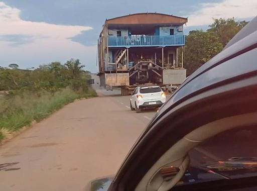 PERIGO: Motorista embriagado é flagrado rebocando draga na BR-319 