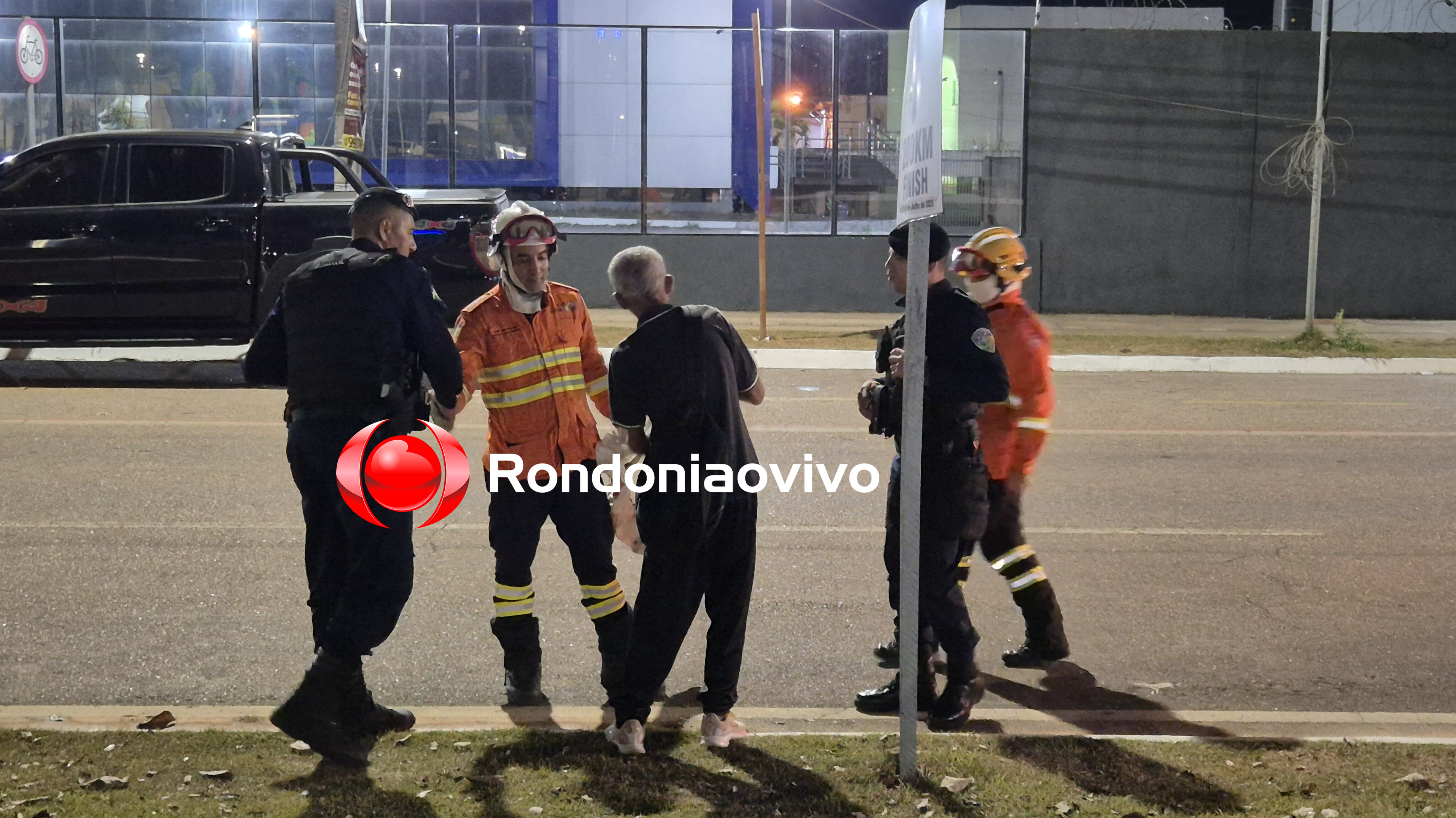 ESPAÇO ALTERNATIVO: Idoso resgata cobra e tenta levar pra casa; PM e Bombeiros são acionados 