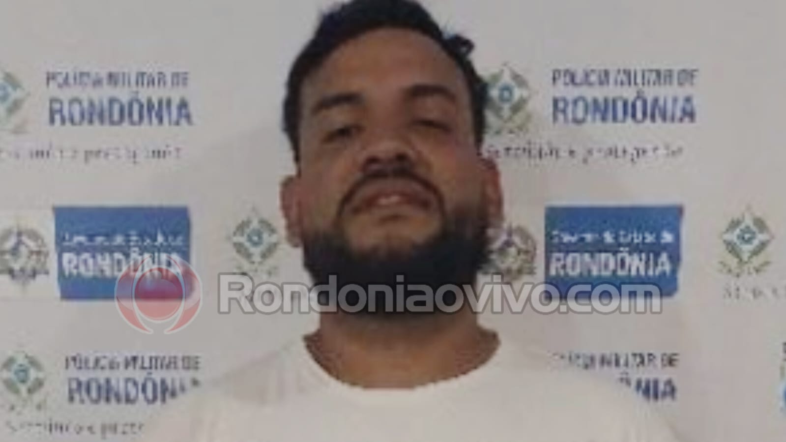 NA INFRAÇÃO: Foragido acusado de roubos e furto é preso ao estacionar moto em ponto de ônibus 