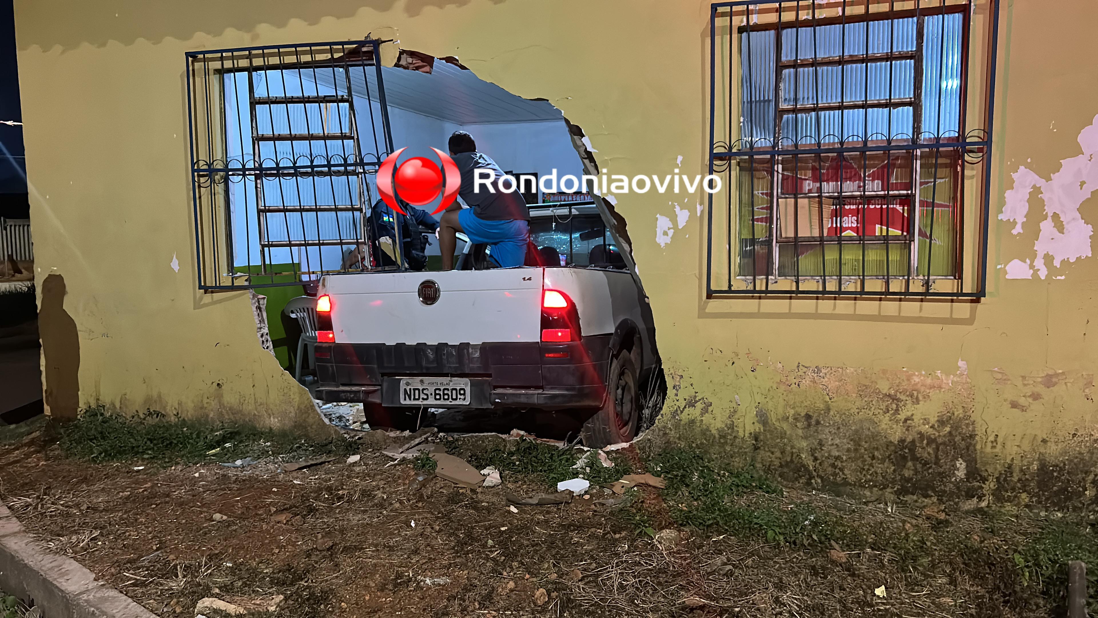 EMBRIAGADA: Mulher em carro invade Associação de idosos na zona Sul e vai presa 