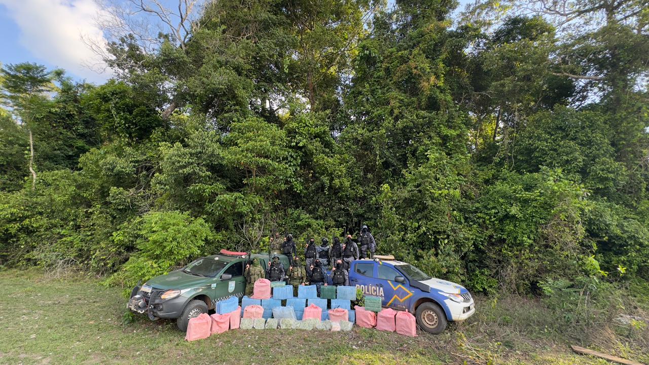 EM RONDÔNIA: Quase uma tonelada de cocaína é apreendida em pista de pouso clandestina