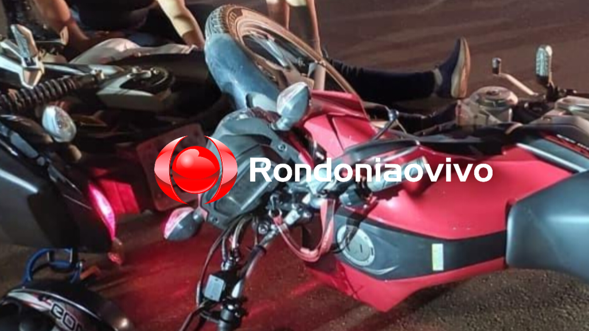 IMPRUDÊNCIA: Três pessoas ficam feridas após colisão entre motocicletas