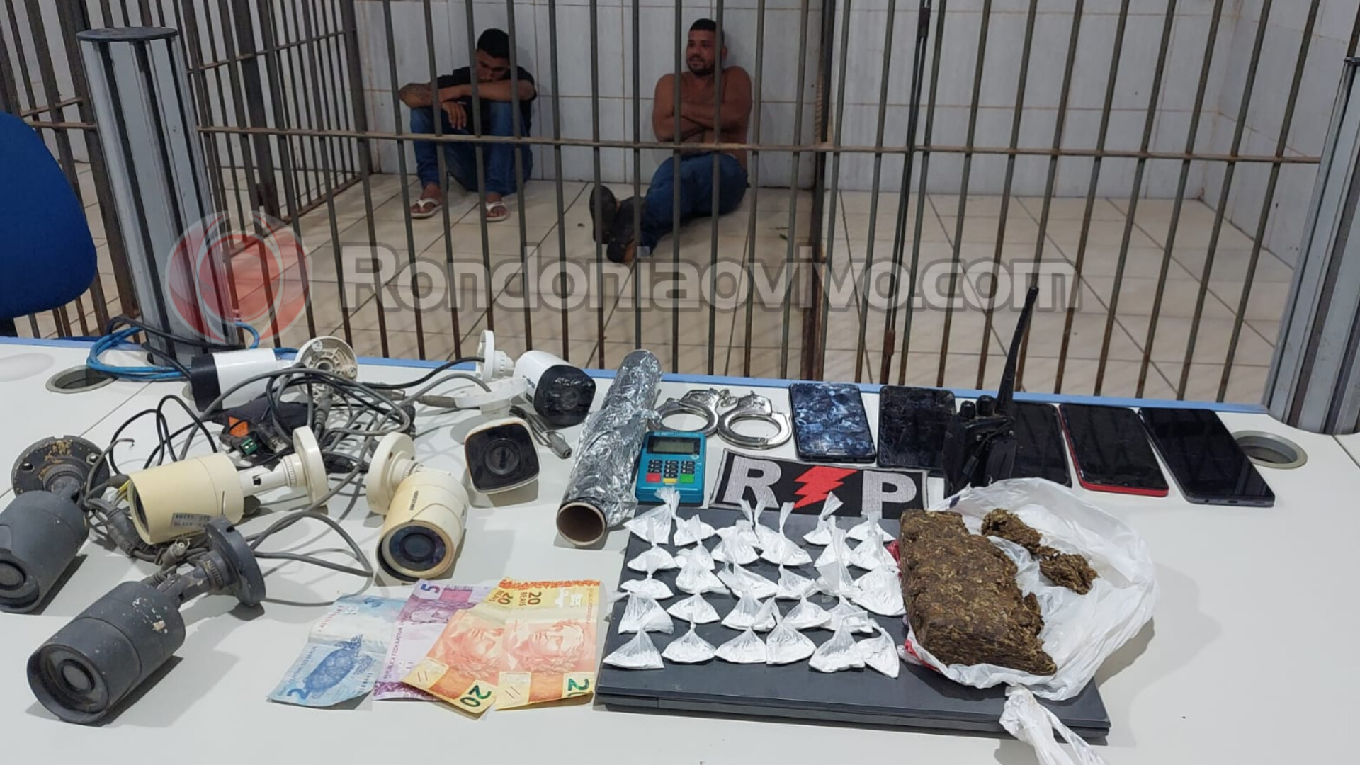 VÍDEO: Equipe do sargento Machado fecha mais uma boca de fumo e apenados são presos 