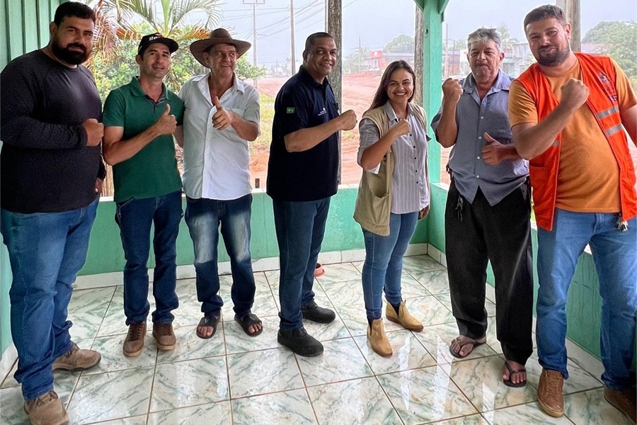 TAISSA SOUSA: Deputada visita comércios e fala sobre emenda para asfaltamento em Jacinópolis