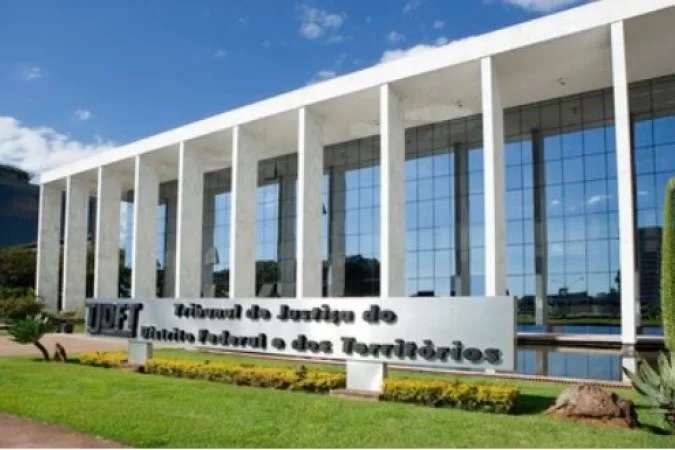 PROCESSO: Casal receberá R$ 20 mil por atraso de 14 horas em voo doméstico