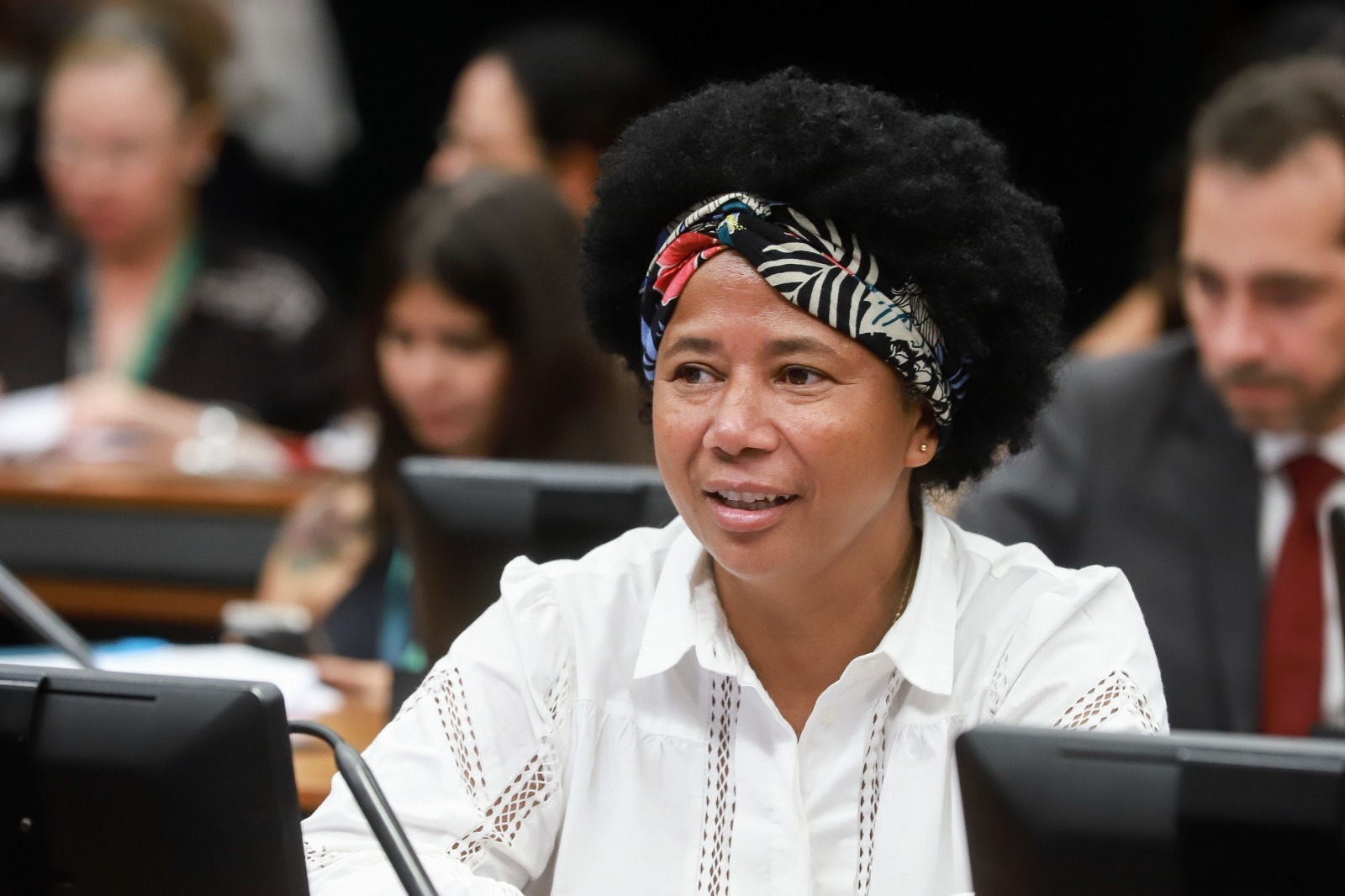 SÍLVIA CRISTINA: Casa da Comunidade entrega 133 certificados após recurso da deputada