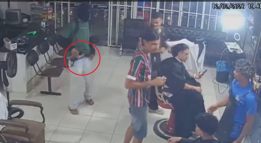 ROUBO FRUSTRADO: Assalto a barbearia termina com dois presos; arma usada era revólver de plástico