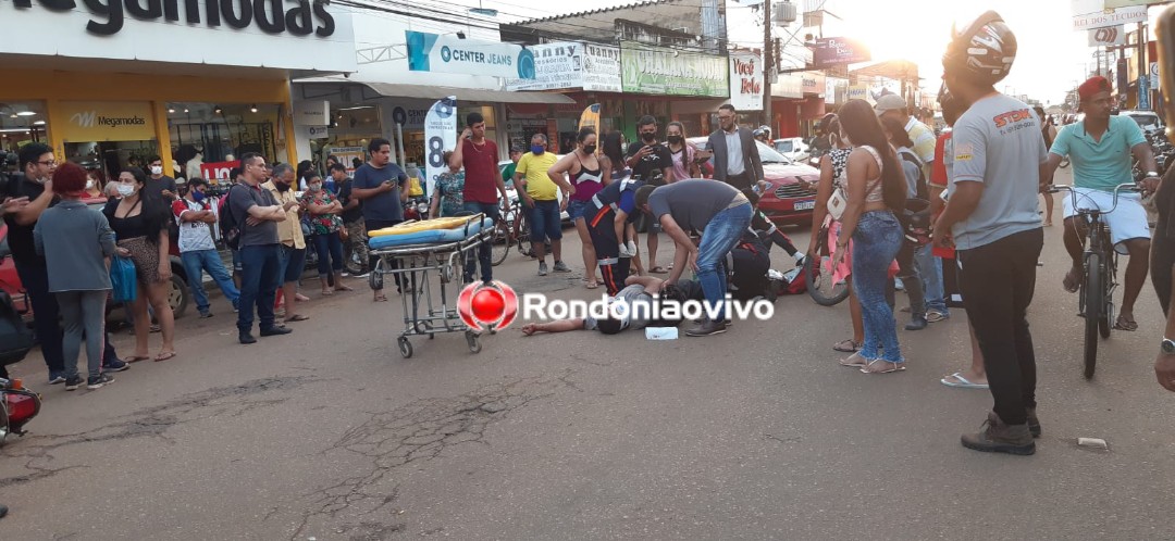 NA JATUARANA: Motociclista sai de estacionamento e provoca grave acidente