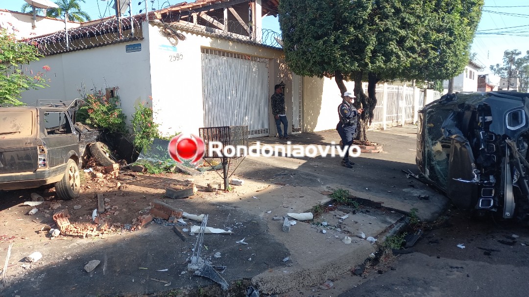 VÍDEO: Jeep com duas crianças capota após avançar preferencial