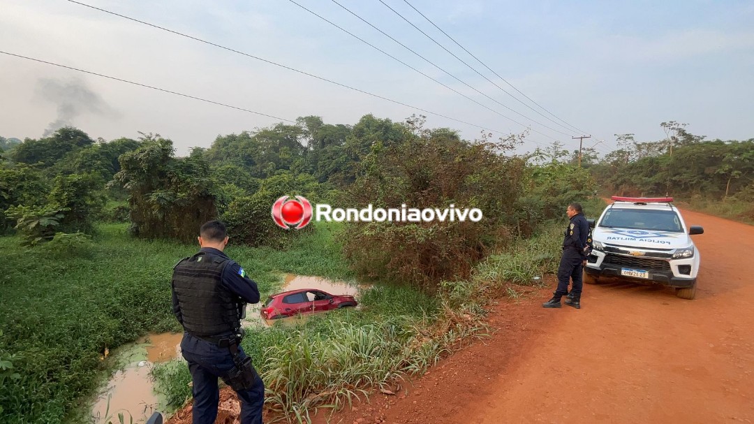 SEM CONTROLE: Veículo cai dentro de córrego e Polícia Militar é acionada 
