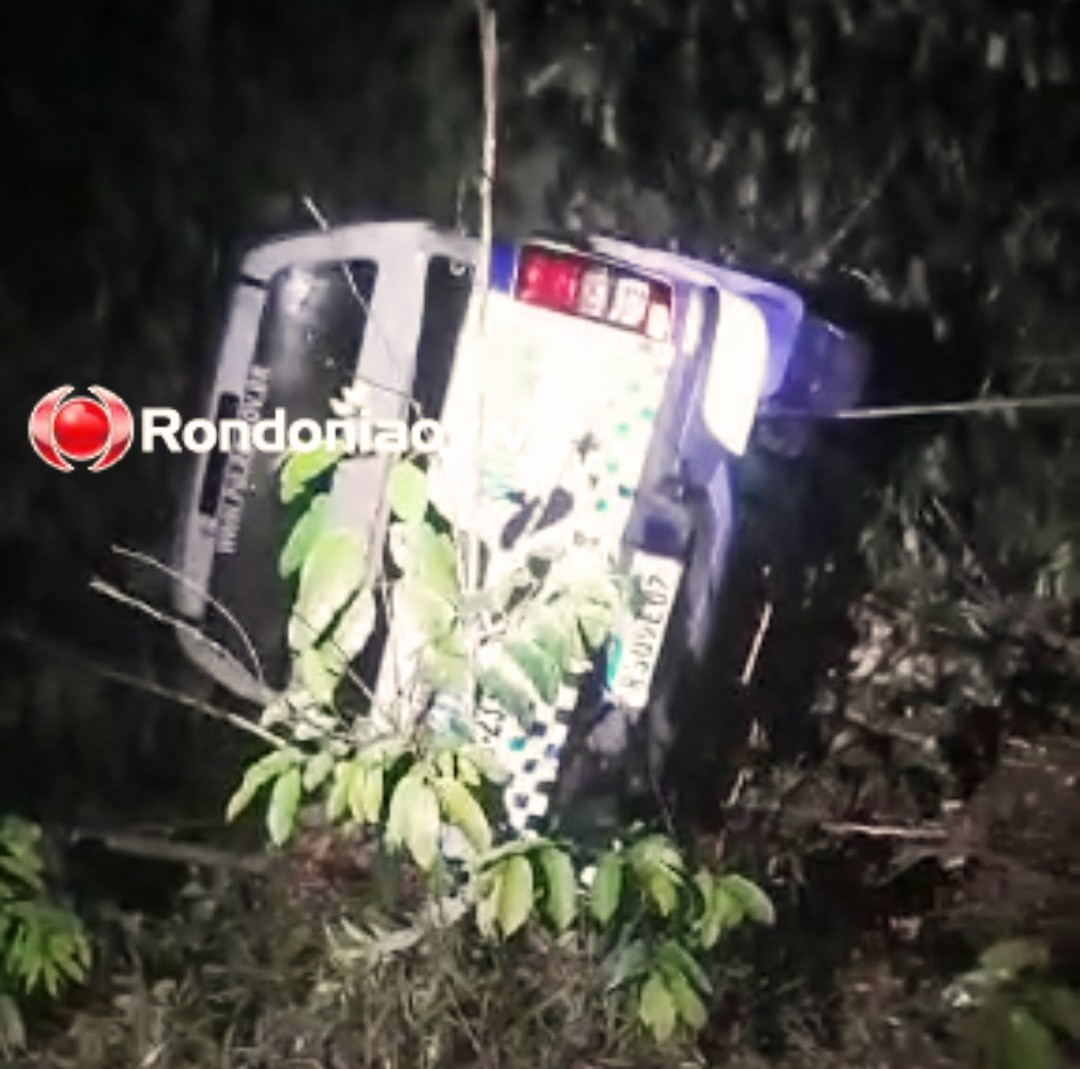 SAIU DA PISTA: Viatura da Polícia Militar capota na BR-364 em Porto Velho 