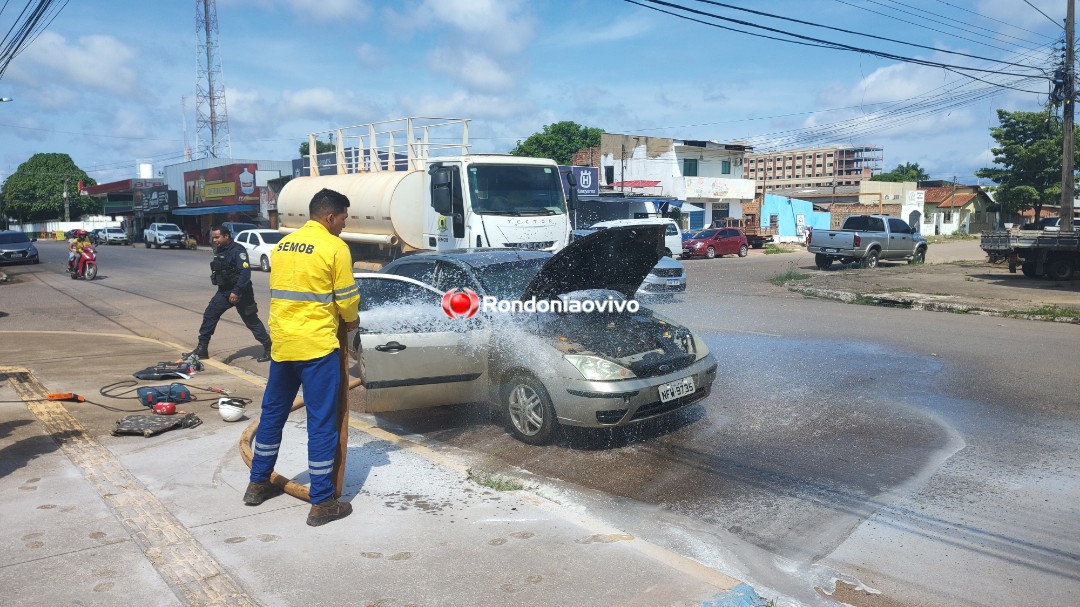 AO VIVO: Carro pega fogo em plena avenida da capital