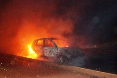 VINGANÇA - Homem briga com a esposa e incendeia veículo na Estrada da Penal
