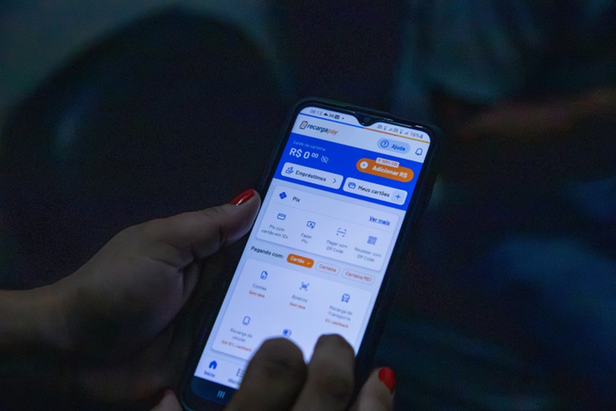MODERNIDADE: Aplicativos para celular auxiliam usuários do transporte coletivo em PVH