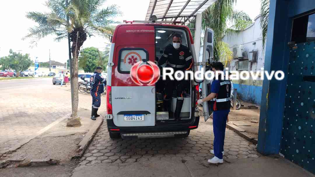 ATAQUE A BALA: Dupla em moto Biz tenta matar homem a tiros na frente de comércio 