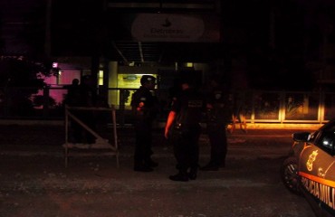 Bandidos estouram caixa eletrônico em agência da CERON em Porto Velho
