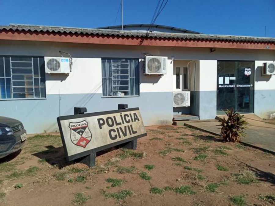 EXEMPLO: Garoto acha dinheiro na rua e pai procura polícia para localizar dono