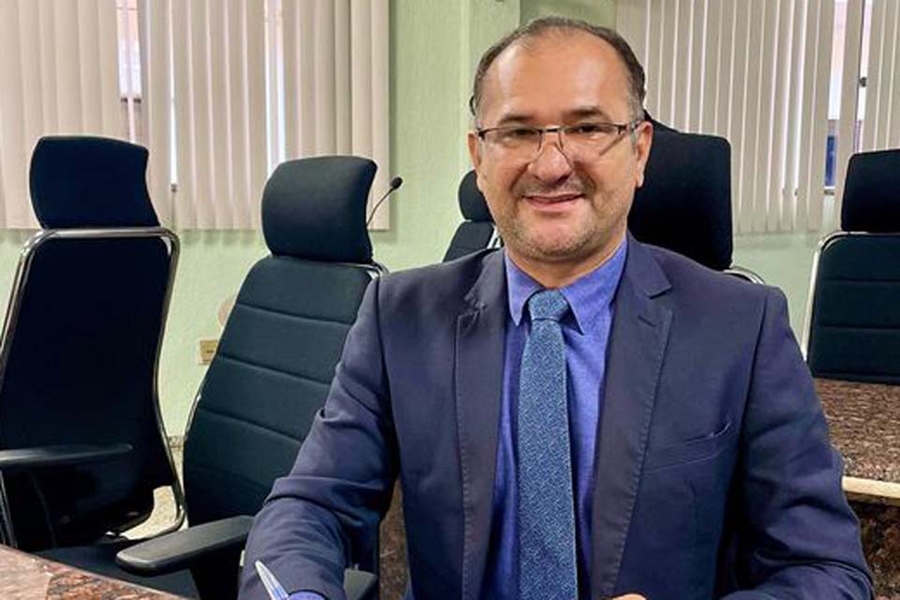 PAULO TICO: Serviço de limpeza na rua Padre Chiquinho é realizado a pedido do vereador