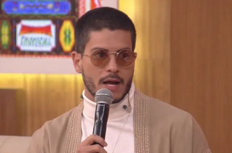 Arthur Aguiar reclama da Globo e diz não ter recebido prêmio do BBB 22