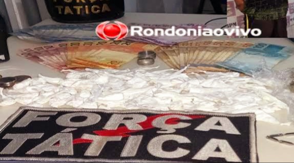 FLAGRANTE: Traficante é preso com várias porções de cocaína e dinheiro em abordagem da PM