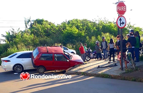 DOIS FERIDOS: Empresária em Corolla avança preferencial e provoca forte batida