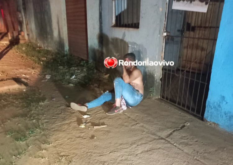 BRUTALIDADE: Dupla em motocicleta é acusada de espancar homem no meio da rua