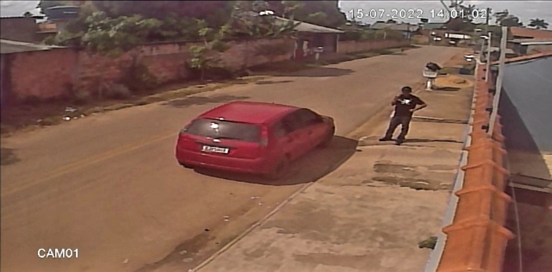 VÍDEO: Ladrões do Fiesta vermelho invadem casa e levam arma de sargento da PM