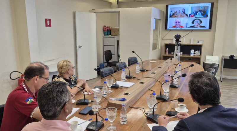 EM REUNIÃO: SINDSEF/RO cobra reenquadramento de servidores e direitos de professores