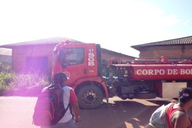 Incêndio misterioso destrói galpão na capital
